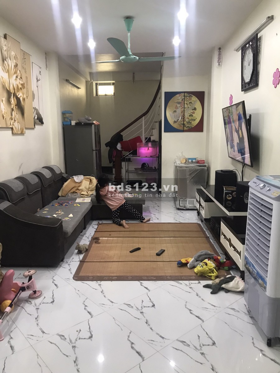 Bán nhà nguyên căn đẹp 4,5 tầng ở phố Trường Lâm ô tô đỗ cửa liên hệ 0977577999