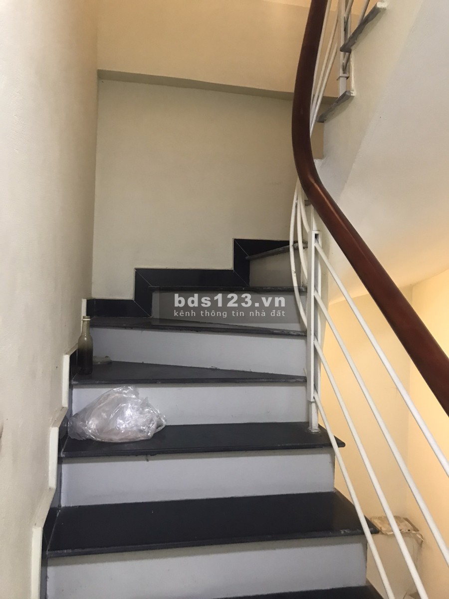 Bán nhà nguyên căn đẹp 4,5 tầng ở phố Trường Lâm ô tô đỗ cửa liên hệ 0977577999