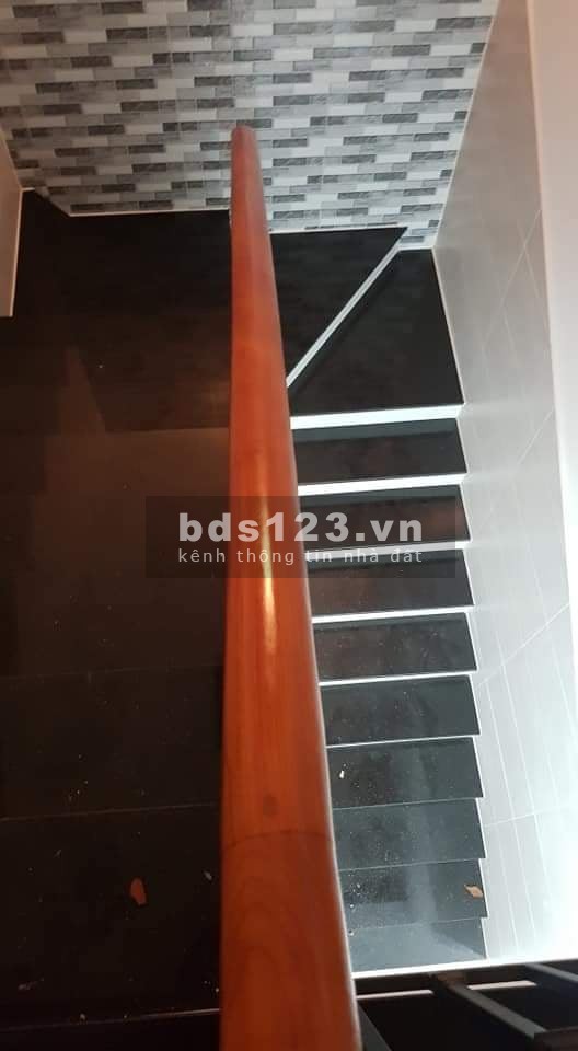 Chỉ 6.5 tỷ, 68m2 Phan Huy Ích 4 tầng BTCT, nhà mới, đẹp lung linh, xe hơi ngủ trong nhà.