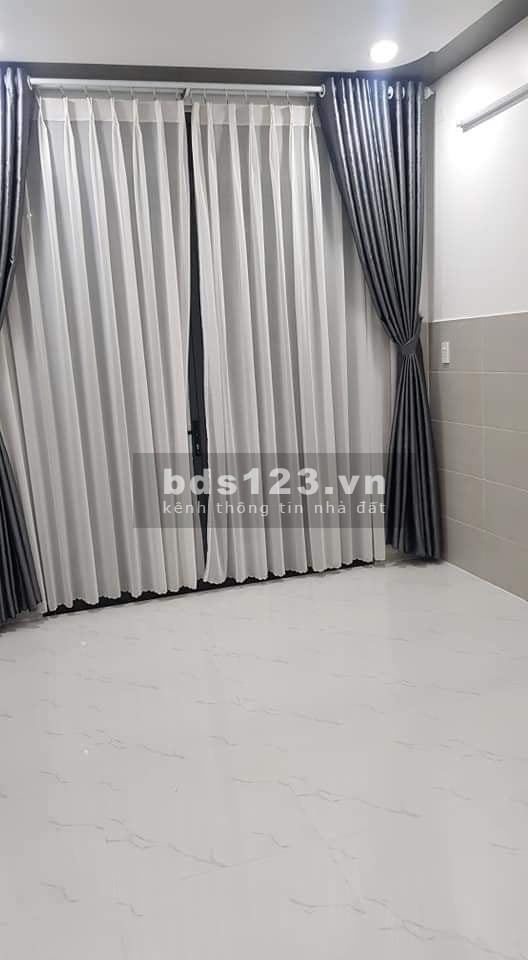 Chỉ 6.5 tỷ, 68m2 Phan Huy Ích 4 tầng BTCT, nhà mới, đẹp lung linh, xe hơi ngủ trong nhà.