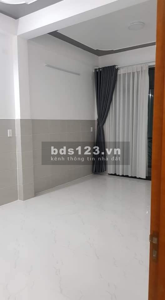 Chỉ 6.5 tỷ, 68m2 Phan Huy Ích 4 tầng BTCT, nhà mới, đẹp lung linh, xe hơi ngủ trong nhà.