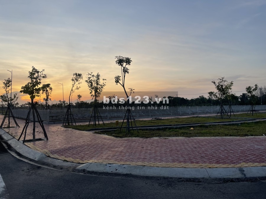 Đất nền mặt tiền DT818 Thủ Thừa, Long An giá bán 15 triệu/m2, chiết khấu cao, pháp lý đủ