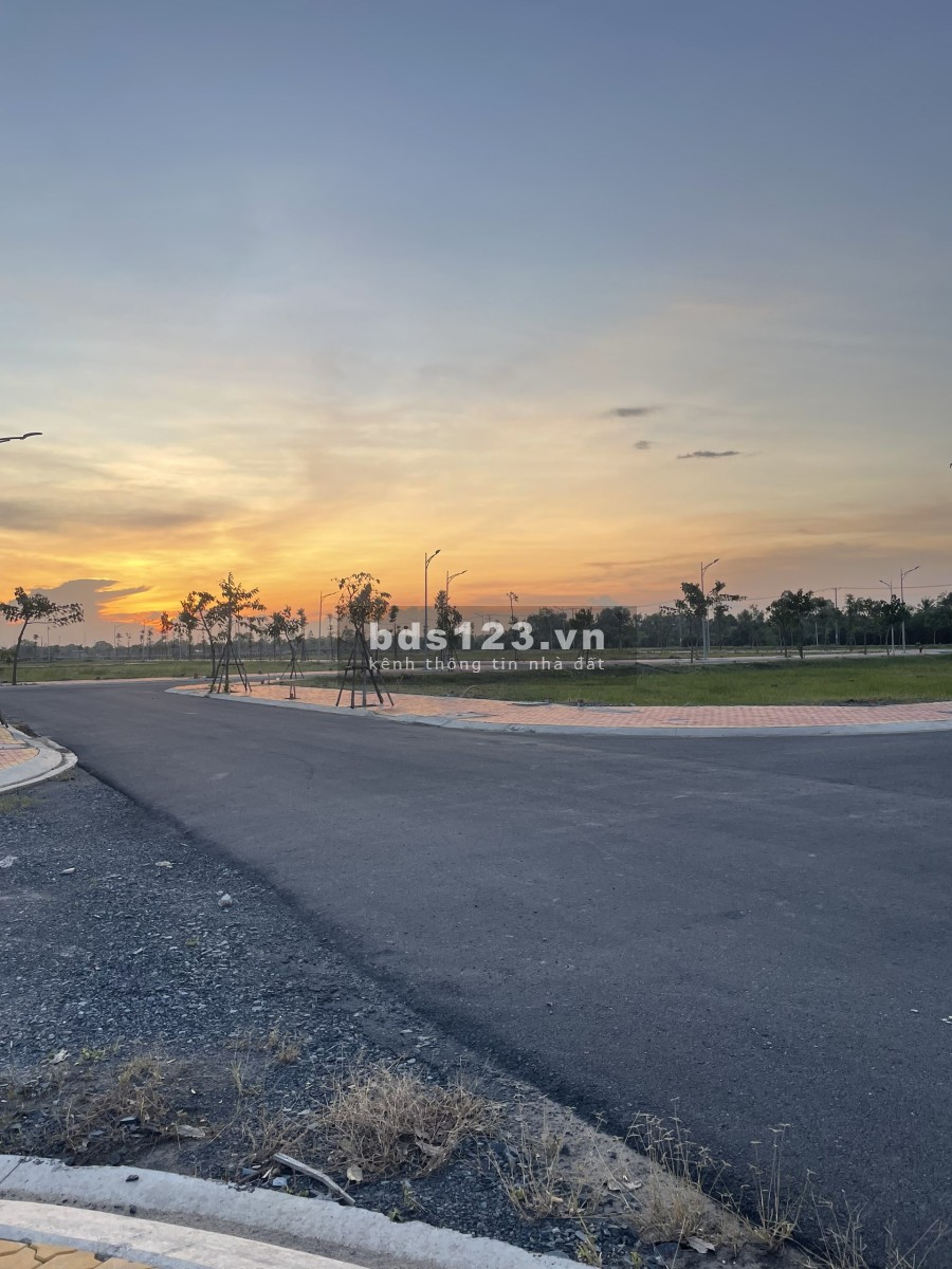 Đất nền mặt tiền DT818 Thủ Thừa, Long An giá bán 15 triệu/m2, chiết khấu cao, pháp lý đủ