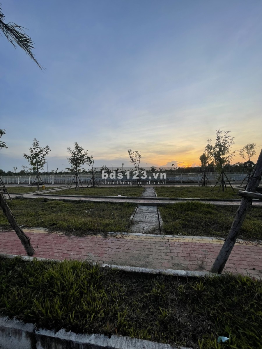 Đất nền mặt tiền DT818 Thủ Thừa, Long An giá bán 15 triệu/m2, chiết khấu cao, pháp lý đủ