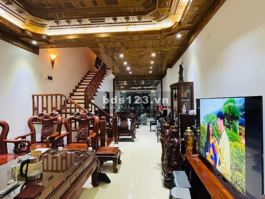 Bán nhà mặt phố Trần Xuân Soạn, diện tích sử dụng 305m2, mặt tiền 9.8m, giá bán 150 tỷ