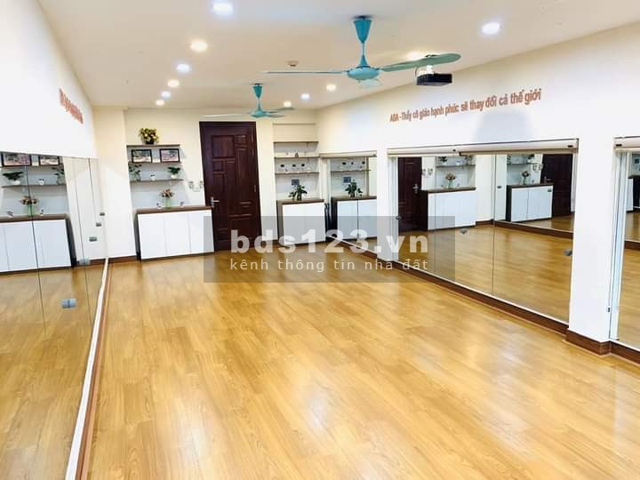 Cho thuê văn phòng mặt đường Linh Lang, tiện ích đủ, ngay trung tâm Quận Ba Đình