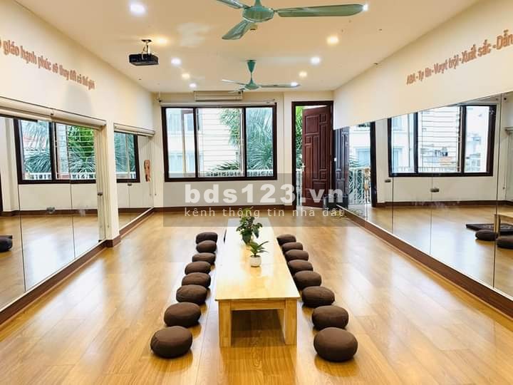 Cho thuê văn phòng mặt đường Linh Lang, tiện ích đủ, ngay trung tâm Quận Ba Đình