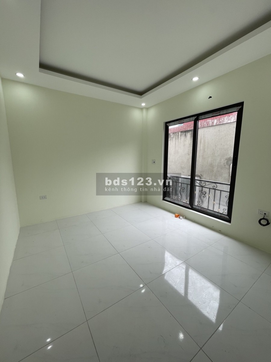 Bán nhà chính chủ mới xây giá 1,55 tỷ, diện tích 35m2, 3 tầng tại Đông La, Hoài Đức