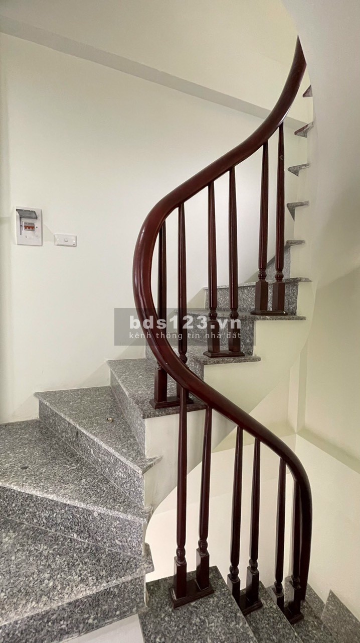 Bán nhà chính chủ mới xây giá 1,55 tỷ, diện tích 35m2, 3 tầng tại Đông La, Hoài Đức