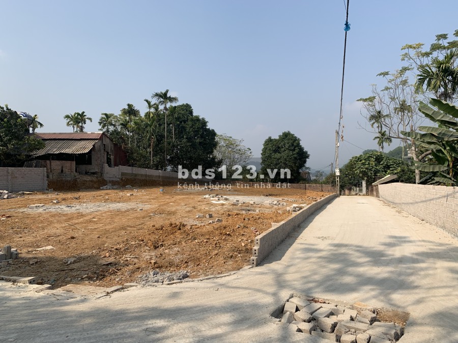 Bán lô góc 2 mặt tiền 1000m vuông vắn tại Yên Bình khu dân cư đông đúc, đường lớn xe vào tận đất