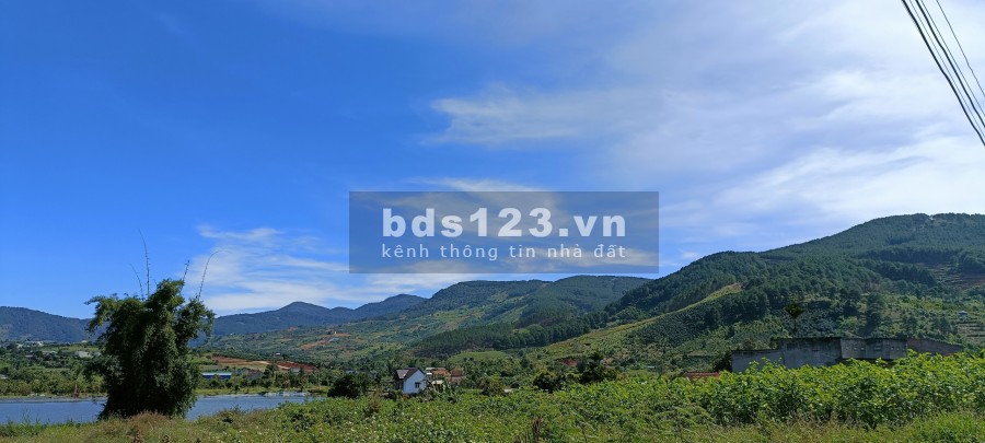 Bán nhanh 500m2 lấy lộc, có sổ, thổ cư, đường bê tông 5m, view hồ đẹp hỗ trợ vay ngân hàng