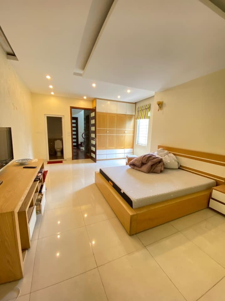 Biệt thự ven hồ 6 tầng thang máy cực đẹp vào ở ngay, sổ đỏ chính chủ sẵn sàng giao dịch
