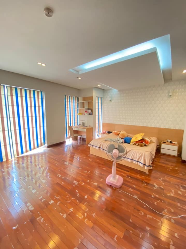 Biệt thự ven hồ 6 tầng thang máy cực đẹp vào ở ngay, sổ đỏ chính chủ sẵn sàng giao dịch
