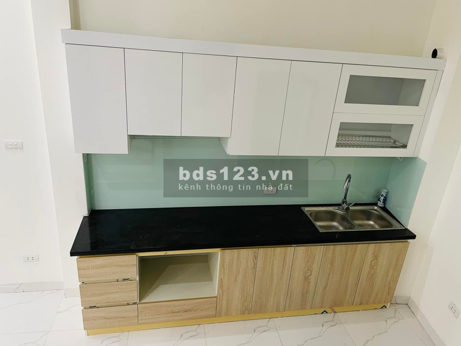Bán nhà nguyên căn còn mới đón tết Tây Hồ, ô tô đỗ cửa sổ đỏ nở hậu giá nhỉnh 3 tỷ