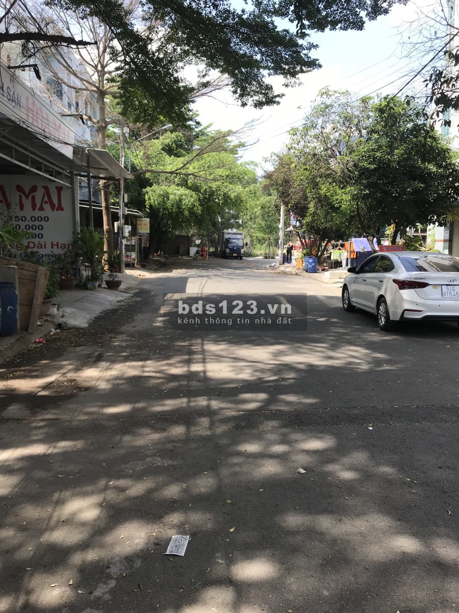 Bán dãy nhà trọ 1 trệt 1 lầu gồm 16 phòng, đang kinh doanh thu nhập ổn định