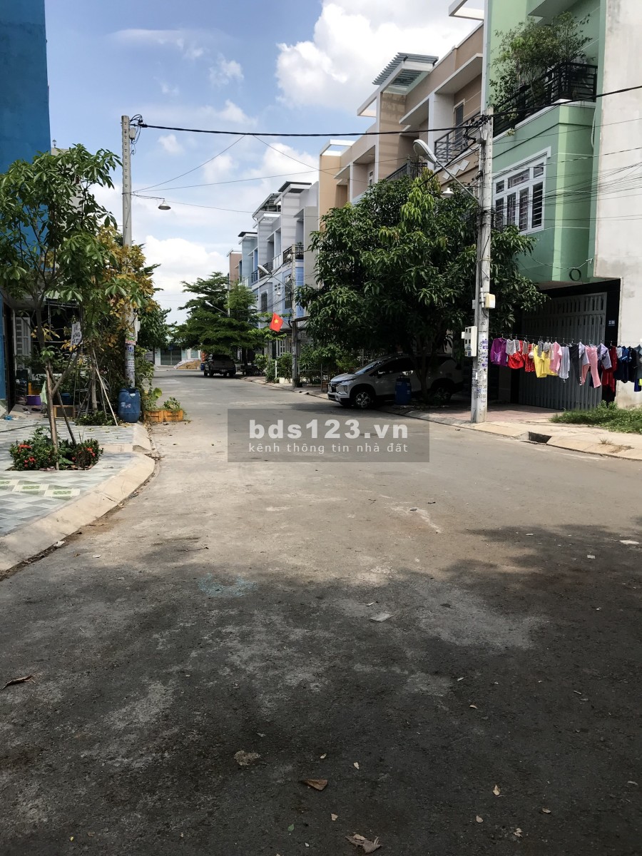 Bán dãy nhà trọ 1 trệt 1 lầu gồm 16 phòng, đang kinh doanh thu nhập ổn định