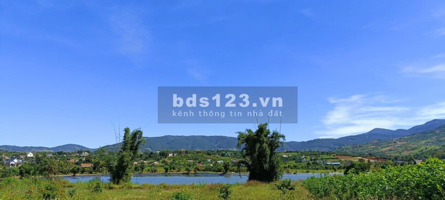 Bán nhanh 500m2 lấy lộc, có sổ, thổ cư, đường bê tông 5m, view hồ đẹp hỗ trợ vay ngân hàng
