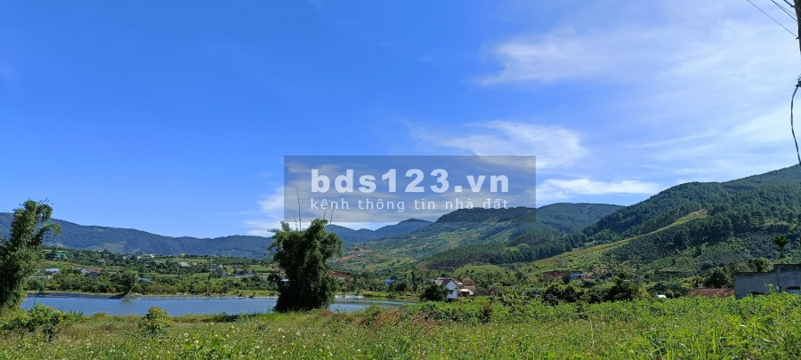 Bán nhanh 500m2 lấy lộc, có sổ, thổ cư, đường bê tông 5m, view hồ đẹp hỗ trợ vay ngân hàng