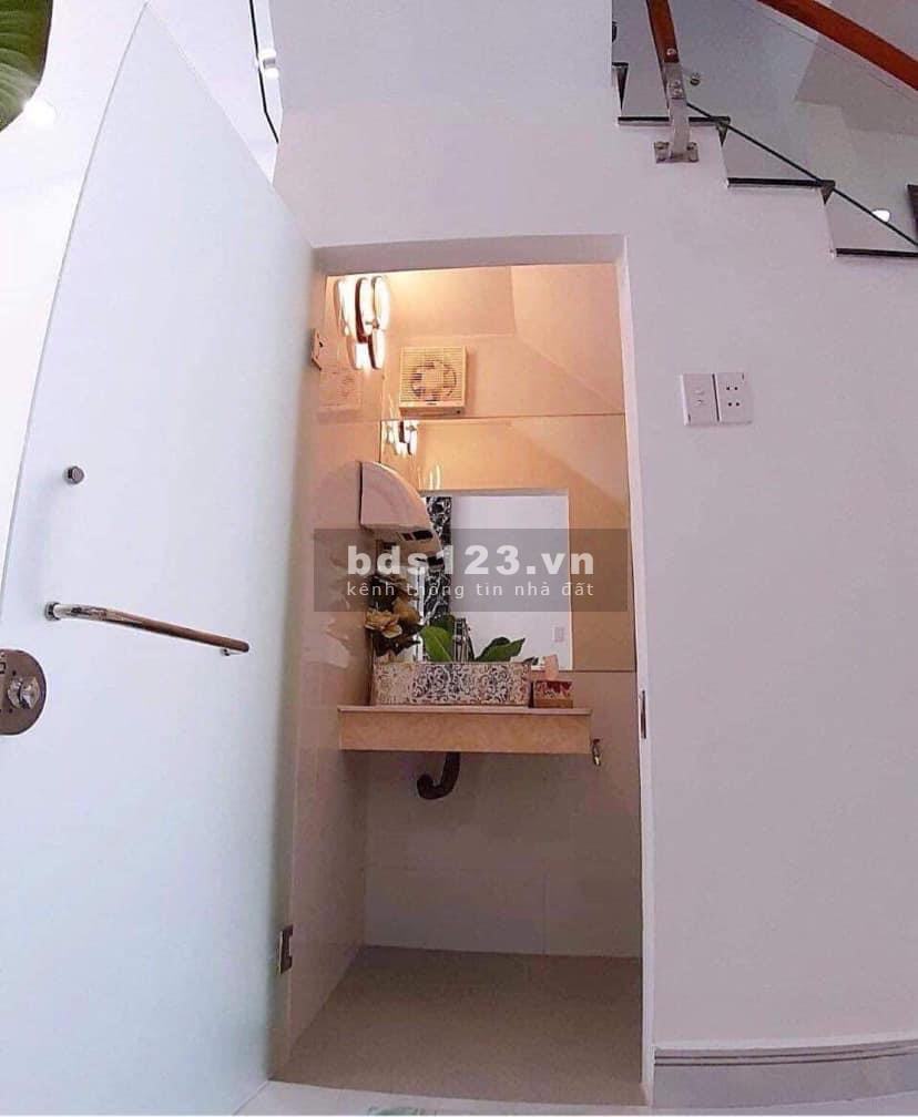 Bán nhà nở hậu 24/1m Nguyễn Nhược Thi phường 15 Quận 8 nội thất đầy đủ, giá tốt