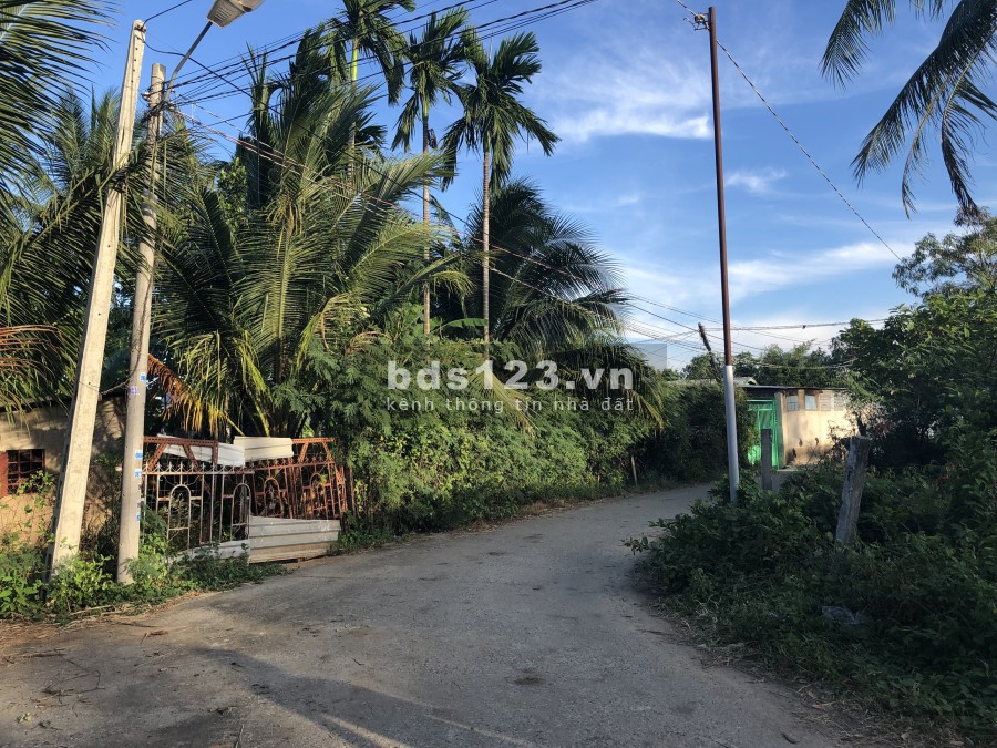 Cần tiền xây nhà mới nên bán gấp lô đất thổ cư giá bán 649 triệu, sổ đỏ rõ ràng, lhcc