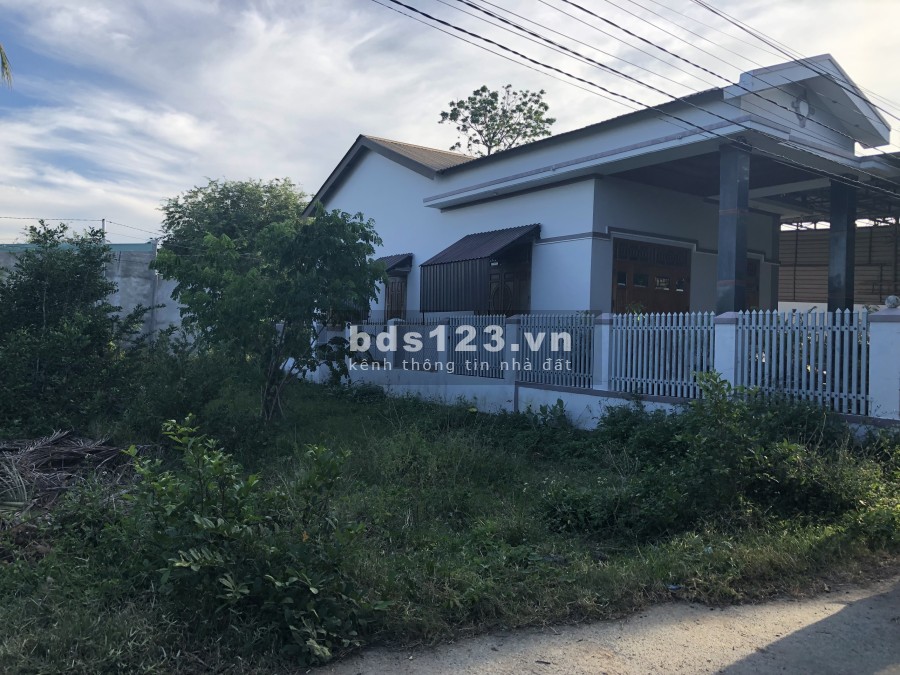 Cần tiền xây nhà mới nên bán gấp lô đất thổ cư giá bán 649 triệu, sổ đỏ rõ ràng, lhcc