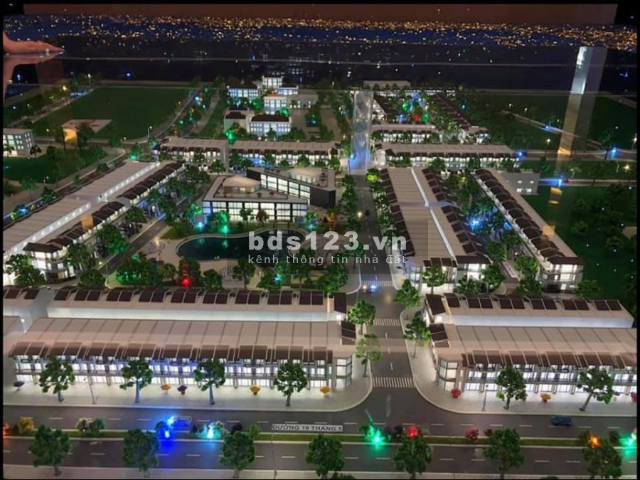 Bán gấp lô đất chinh chủ đổi diện quãng trường, đất thổ cư 100%, pháp lý đầy đủ, giá đầu tư
