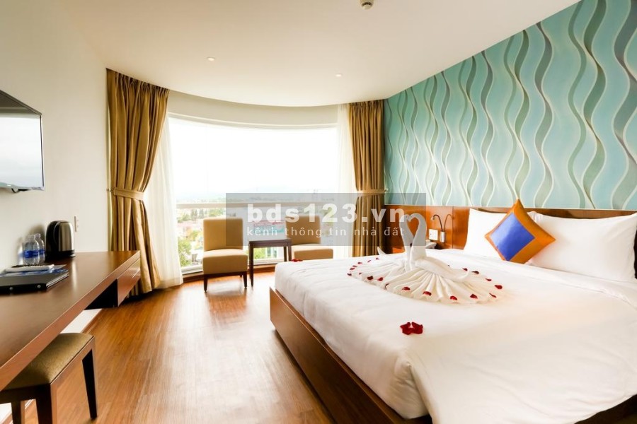 Bán khách sạn 15 phòng mặt tiền chính khu Á Châu giá 17 triệu, 1 trệt, 5 tầng đúc, giá tốt