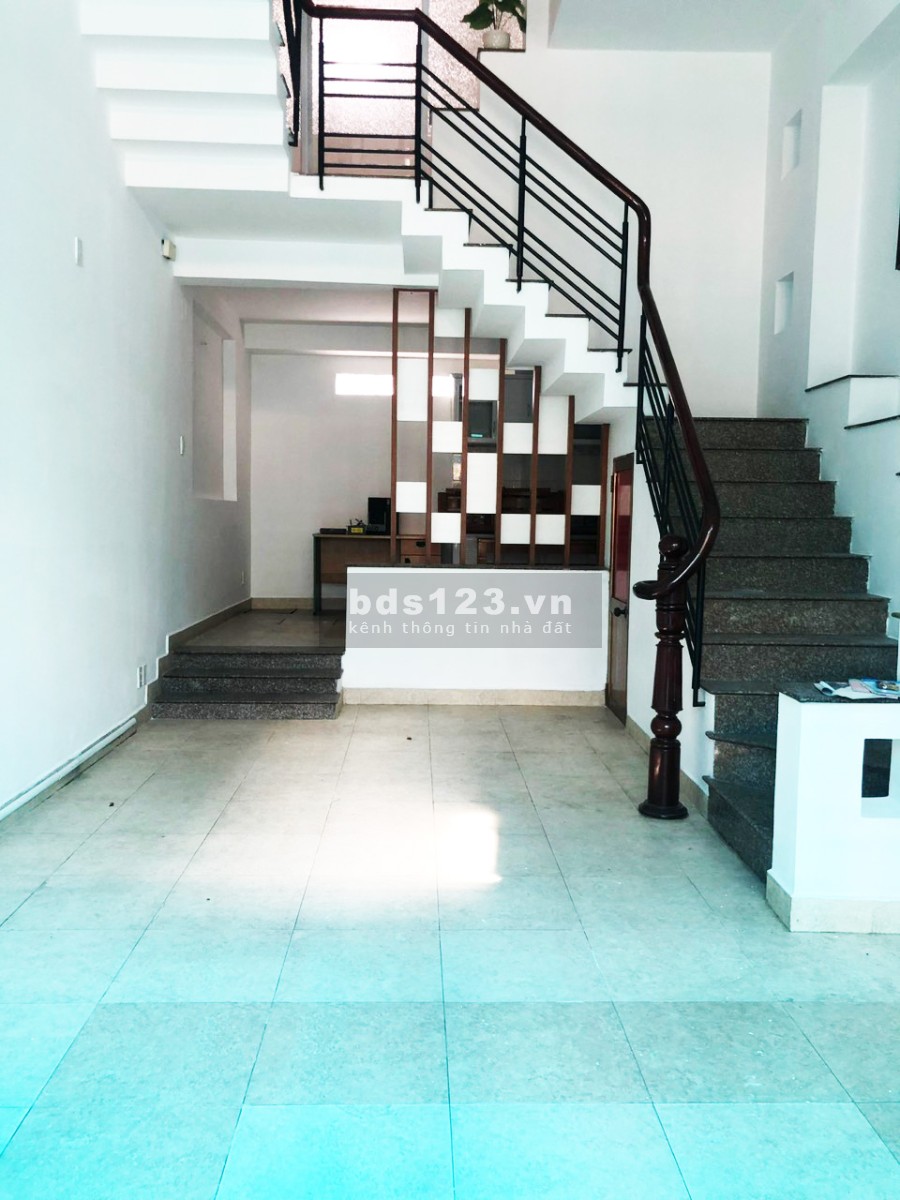 Bán nhà 2 lầu hẻm xe hơi ngay cạnh trường ĐH đường Trần Xuân Soạn, phường Tân Thuận Tây, Quận 7