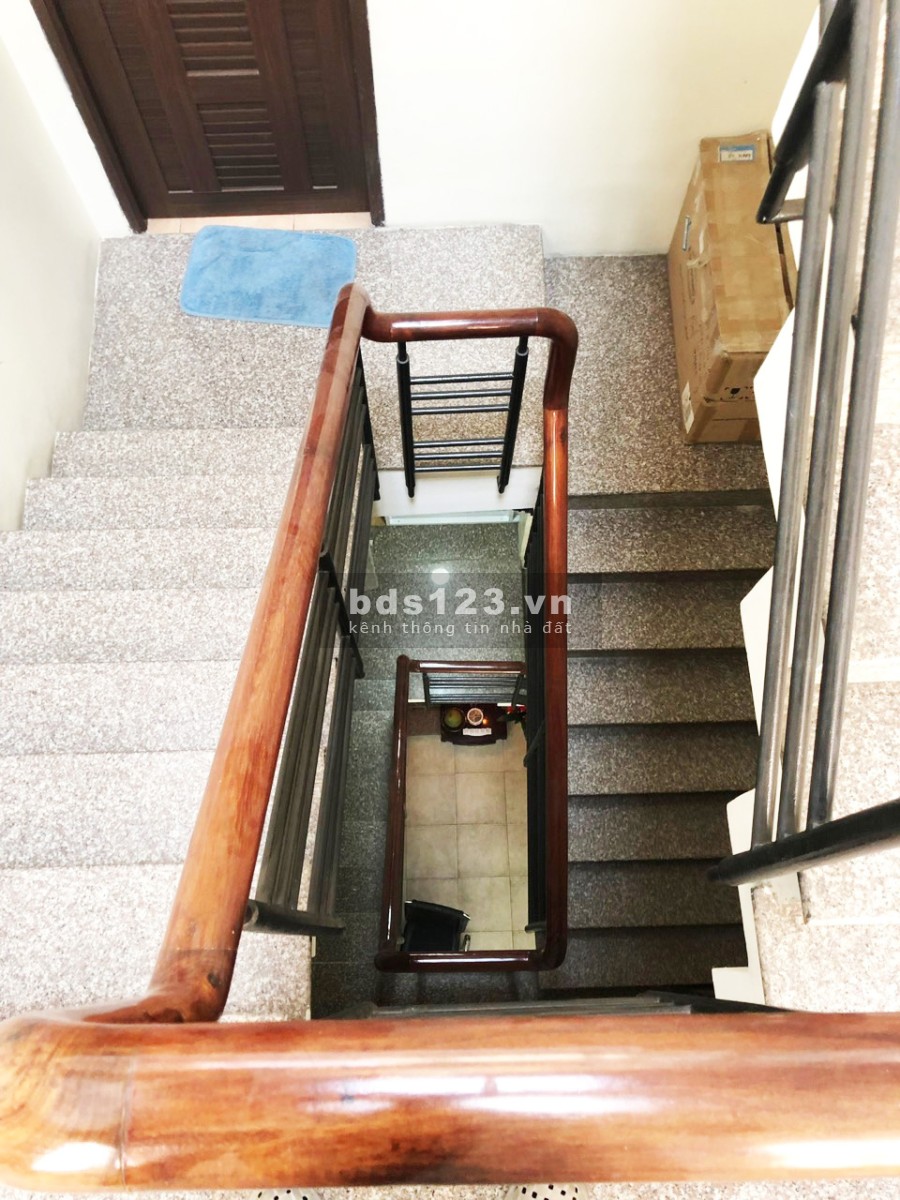 Bán nhà 2 lầu hẻm xe hơi ngay cạnh trường ĐH đường Trần Xuân Soạn, phường Tân Thuận Tây, Quận 7