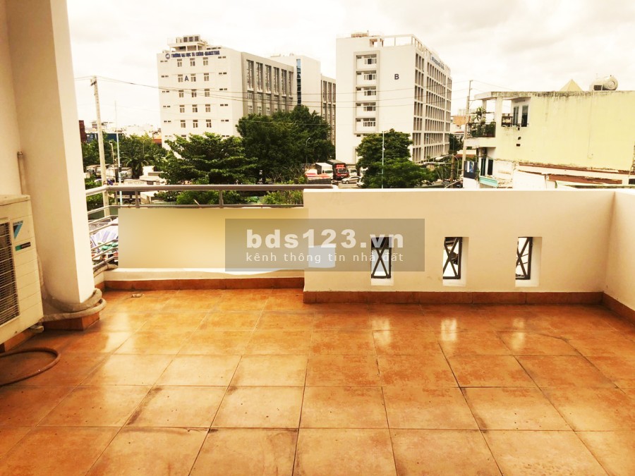 Bán nhà 2 lầu hẻm xe hơi ngay cạnh trường ĐH đường Trần Xuân Soạn, phường Tân Thuận Tây, Quận 7