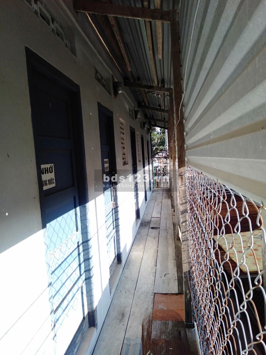 Bán nhà 1 bên ở và 1 bên có 10 phòng trọ khu dân cư đông đúc, giá tốt, liên hệ 0762681545
