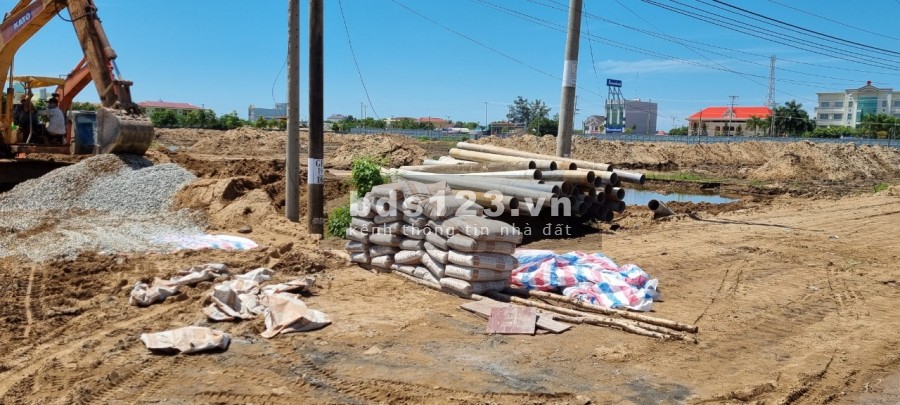 Bán gấp lô đất chinh chủ đổi diện quãng trường, đất thổ cư 100%, pháp lý đầy đủ, giá đầu tư