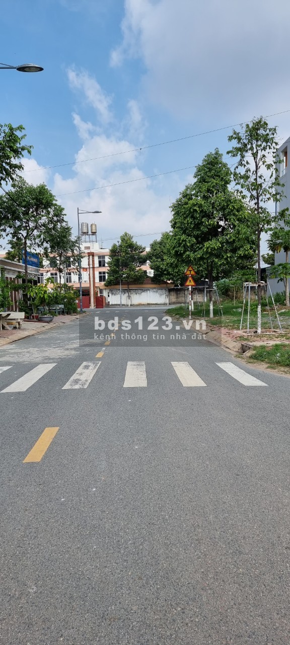 Chính chỉ kẹt tiền ăn tết cần bán gấp lô đất view công viên trong khu tái định cư Phú Hòa full thổ c
