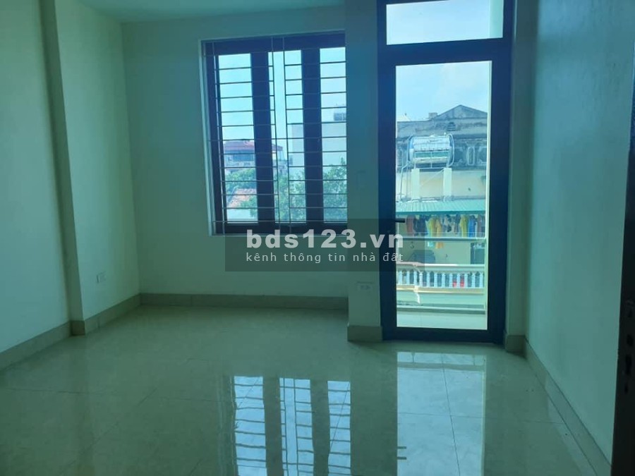 Cần tiền bán gấp nhà Liên Ninh, Thanh Trì diện tích 42m2, nhà 3 tầng, 3 phòng ngủ