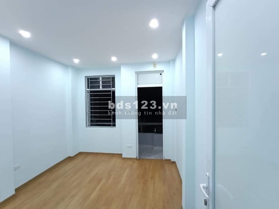 Bán nhà nguyên căn diện tích 25m2 + 10m2 sân để xe máy nhà chủ tự xây bề thế đẹp lung linh