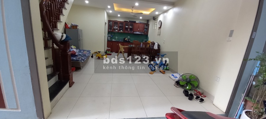 Bán nhà 5 tầng dân xây ngay cạnh Aeon Long Biên, diện tích 45m2x5 tầng giá bán 3,75 tỷ