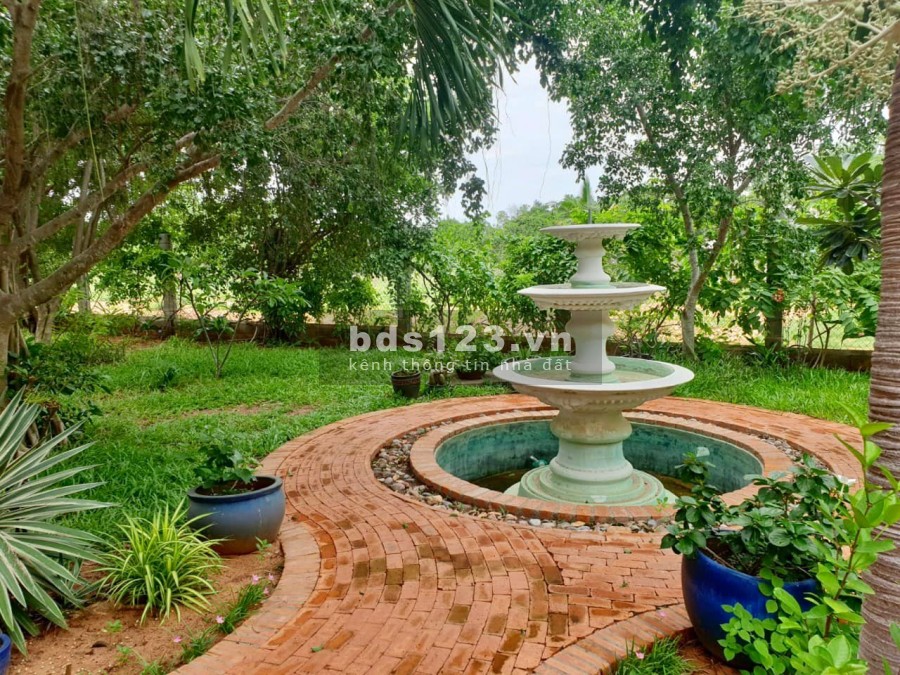 Bán nhà vườn diện tích 1000m2, có 140m2 thổ cư, sổ hồng chính chủ riêng giá bán 5.2 tỷ