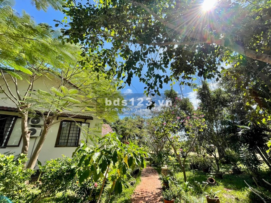 Bán nhà vườn diện tích 1000m2, có 140m2 thổ cư, sổ hồng chính chủ riêng giá bán 5.2 tỷ