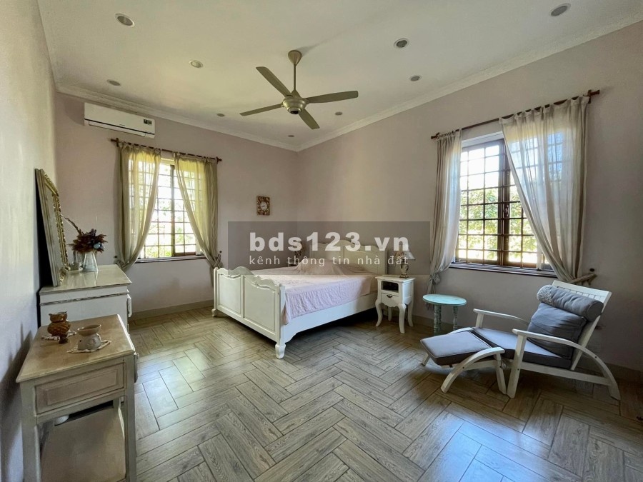 Bán nhà vườn diện tích 1000m2, có 140m2 thổ cư, sổ hồng chính chủ riêng giá bán 5.2 tỷ