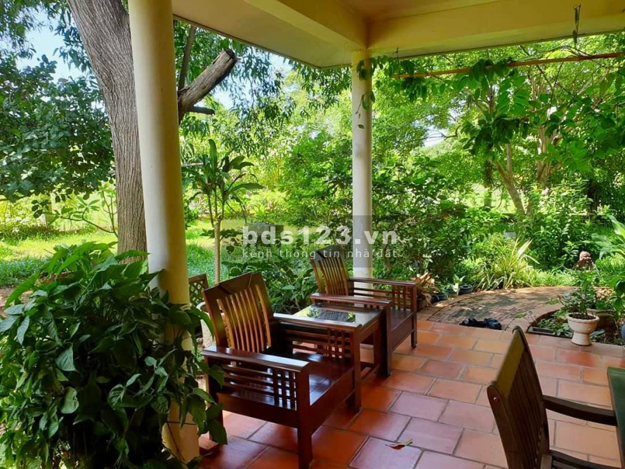 Bán nhà vườn diện tích 1000m2, có 140m2 thổ cư, sổ hồng chính chủ riêng giá bán 5.2 tỷ