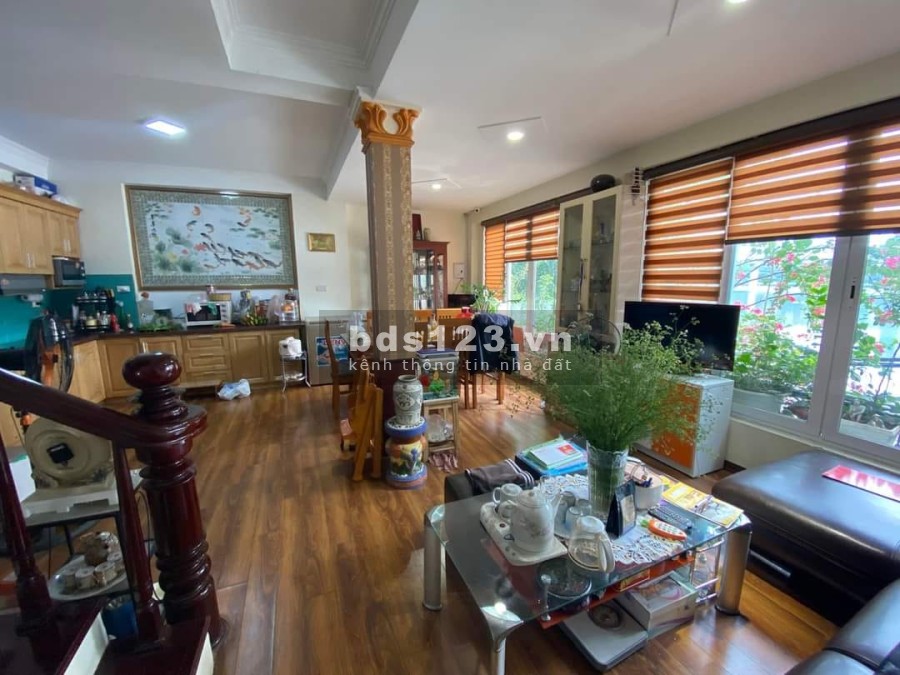 BÁN NHÀ ĐẸP VIEW HỒ THOÁNG MÁT - CÓ 1 0 2 - DT 40M - SỔ ĐẸP