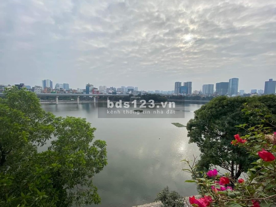 BÁN NHÀ ĐẸP VIEW HỒ THOÁNG MÁT - CÓ 1 0 2 - DT 40M - SỔ ĐẸP
