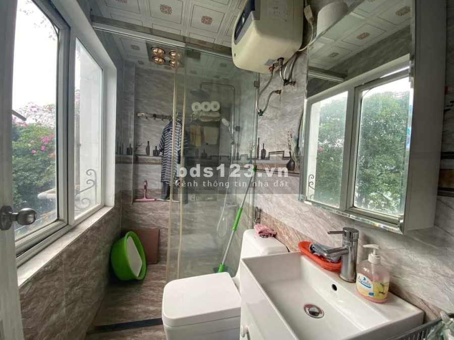 BÁN NHÀ ĐẸP VIEW HỒ THOÁNG MÁT - CÓ 1 0 2 - DT 40M - SỔ ĐẸP