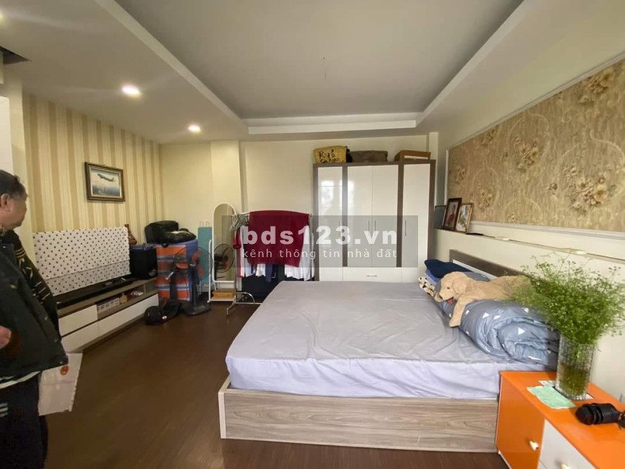 BÁN NHÀ ĐẸP VIEW HỒ THOÁNG MÁT - CÓ 1 0 2 - DT 40M - SỔ ĐẸP