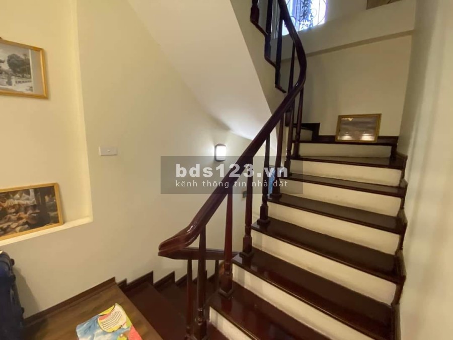 BÁN NHÀ ĐẸP VIEW HỒ THOÁNG MÁT - CÓ 1 0 2 - DT 40M - SỔ ĐẸP