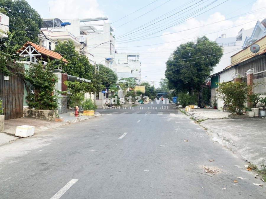 Bán căn góc mặt tiền đường 79, phường Tân Quy, Quận 7 giá bán 36.5 tỷ, thương lượng
