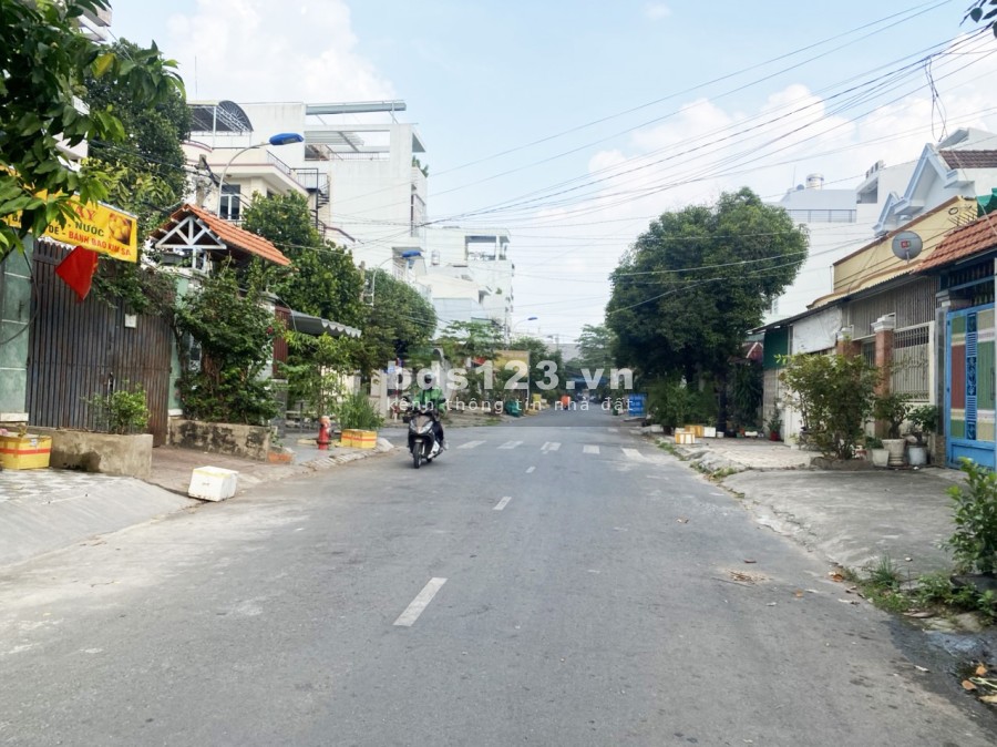 Bán căn góc mặt tiền đường 79, phường Tân Quy, Quận 7 giá bán 36.5 tỷ, thương lượng