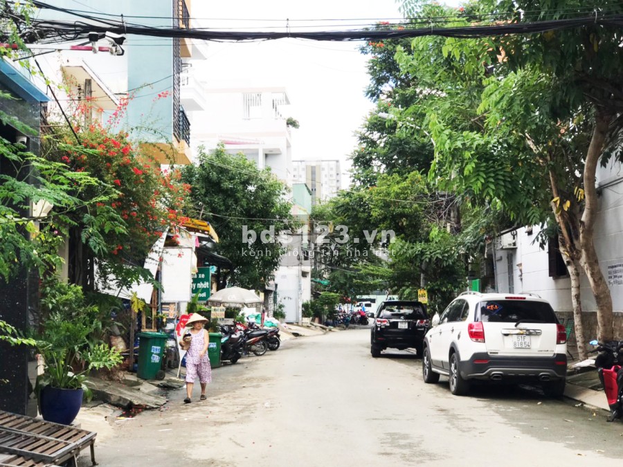 Bán nhà 2 lầu hẻm 719 đường Huỳnh Tấn Phát, phường Phú Thuận, Quận 7 giá tốt