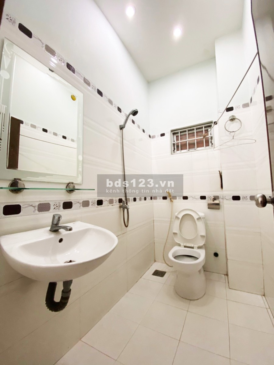 Bán nhà 2 lầu hẻm 719 đường Huỳnh Tấn Phát, phường Phú Thuận, Quận 7 giá tốt