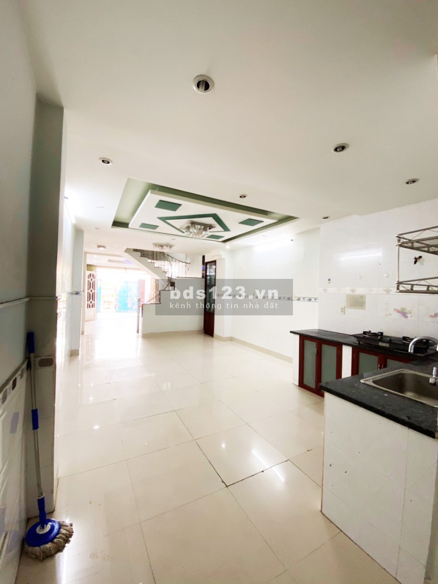 Bán nhà 2 lầu hẻm 719 đường Huỳnh Tấn Phát, phường Phú Thuận, Quận 7 giá tốt